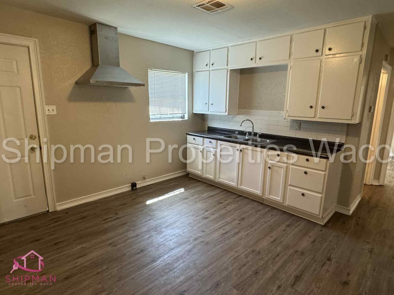 3301 N 20th St #1 - Photo 5 of 13