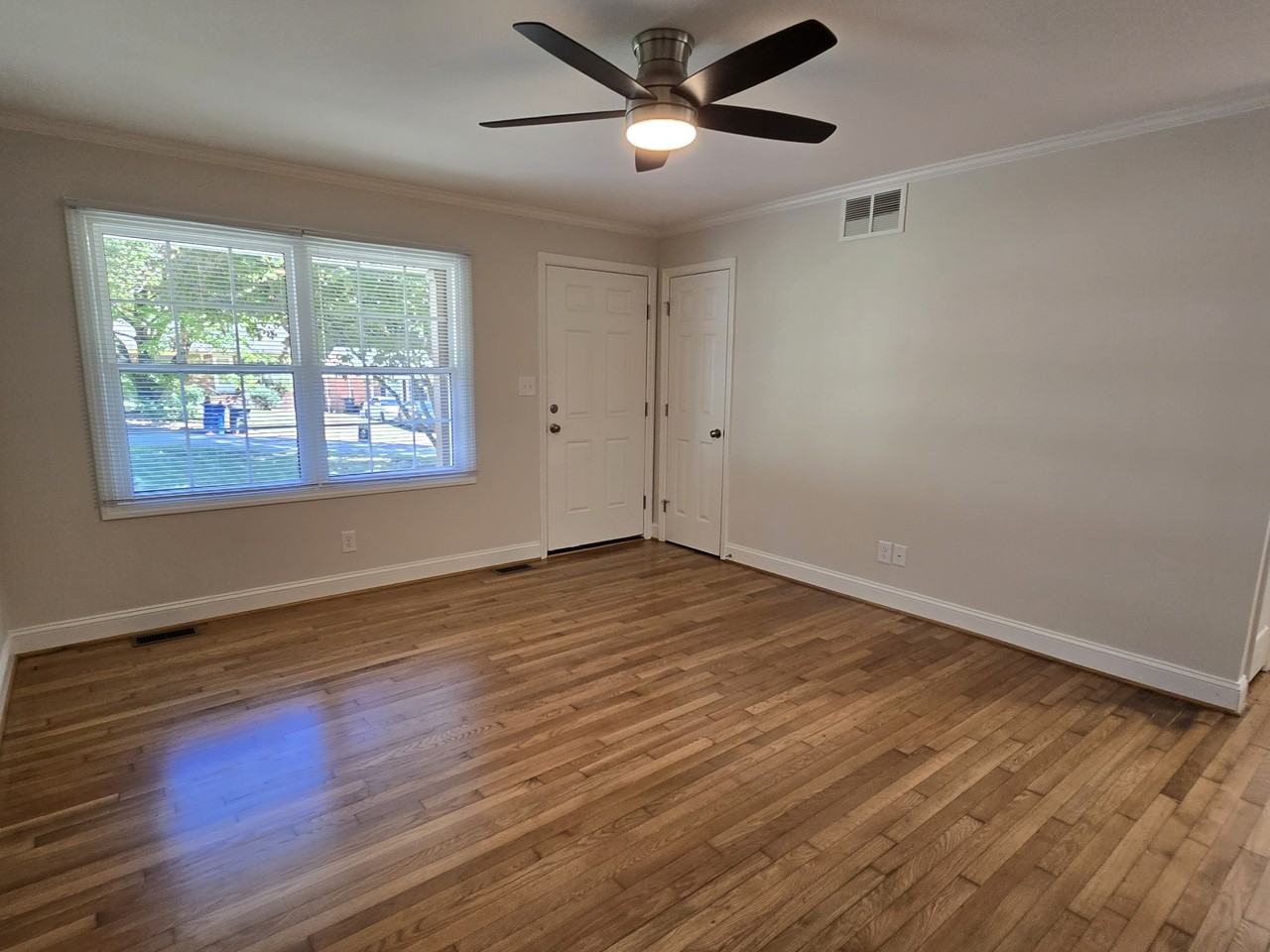 1274 Tredwell Dr #1 - Photo 5 of 19