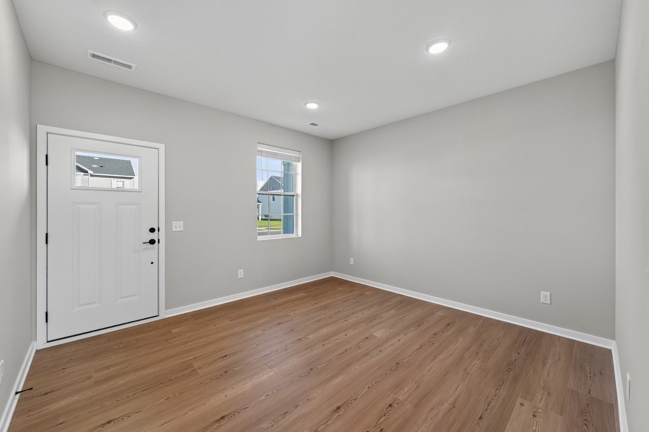 12624 Erskin St Ne #1 - Photo 3 of 10