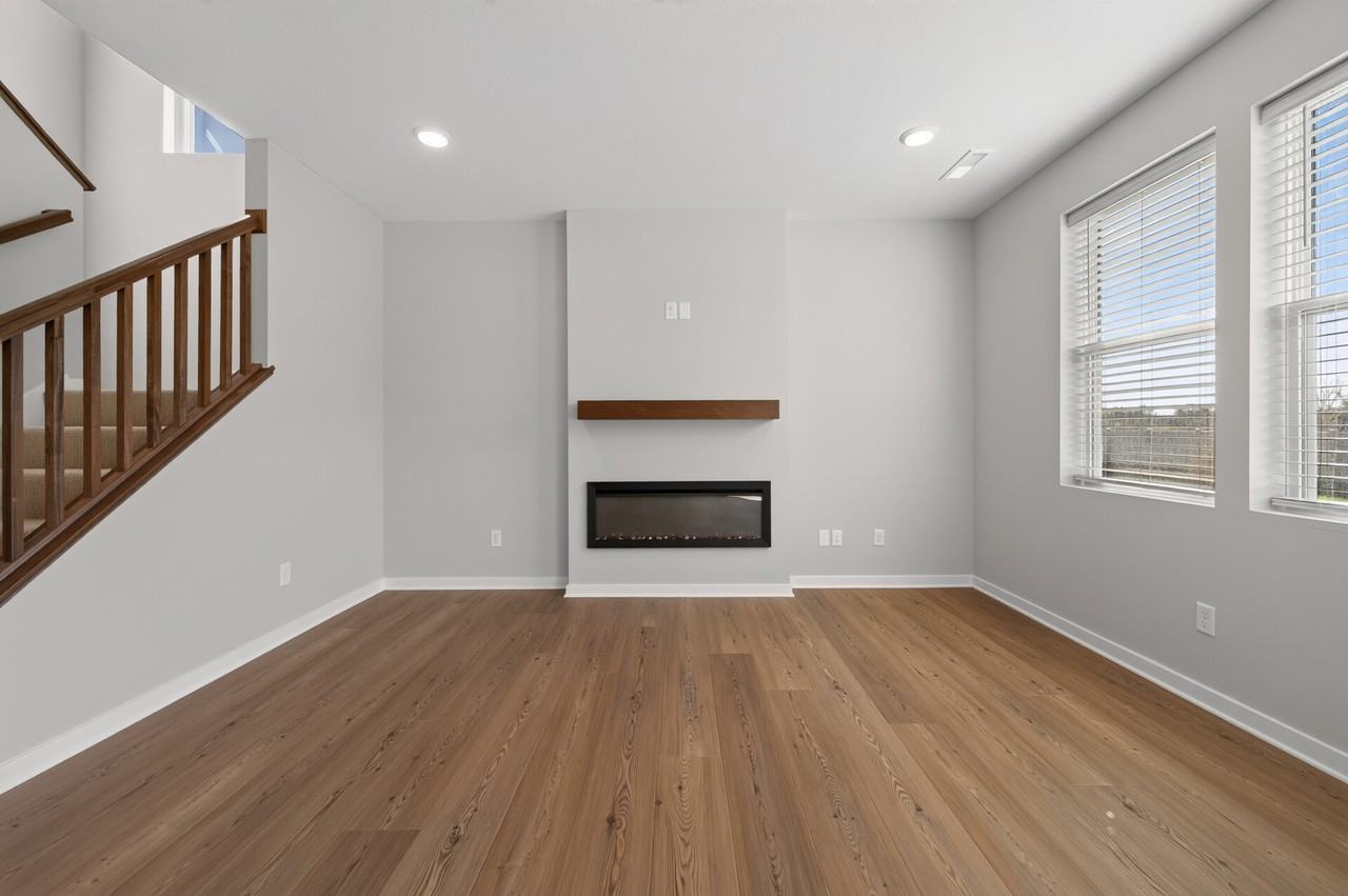 12624 Erskin St Ne #1 - Photo 4 of 10