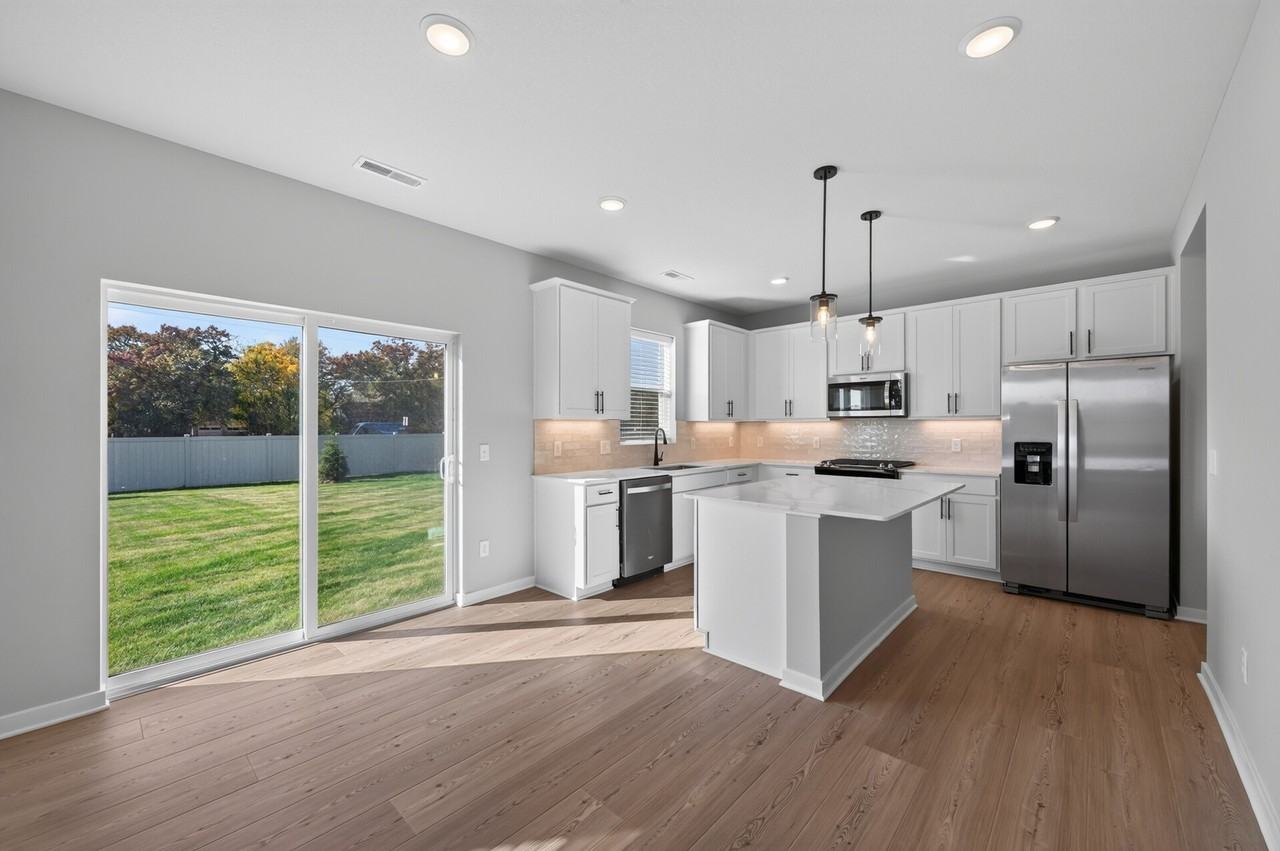 12624 Erskin St Ne #1 - Photo 5 of 10