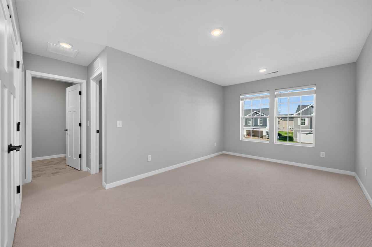 12624 Erskin St Ne #1 - Photo 6 of 10