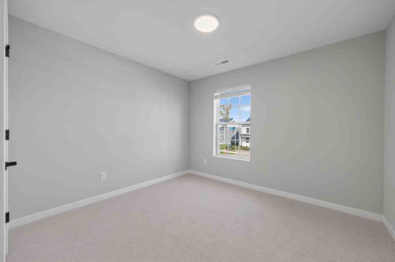 12624 Erskin St Ne #1 - Photo 7 of 10