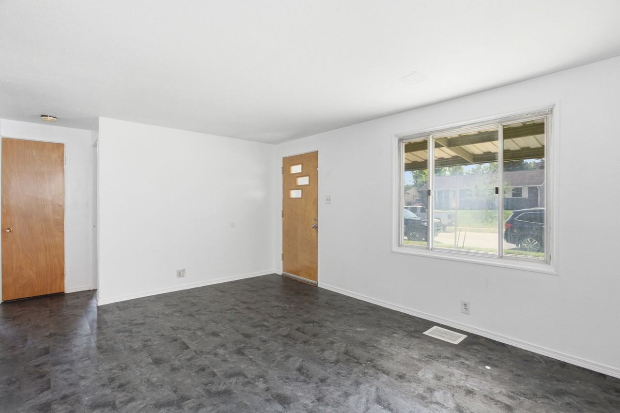 919 Dover Dr #1 - Photo 4 of 15