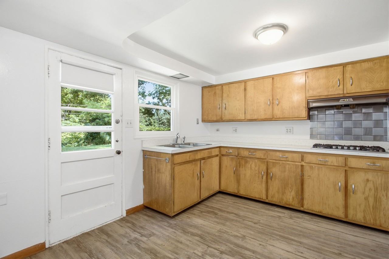 919 Dover Dr #1 - Photo 6 of 15