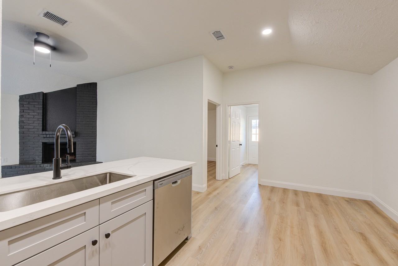 1739 Brickarbor Drive1110 Rustic Knolls Drive1110 Rustic Knolls Drive #1 - Photo 5 of 11