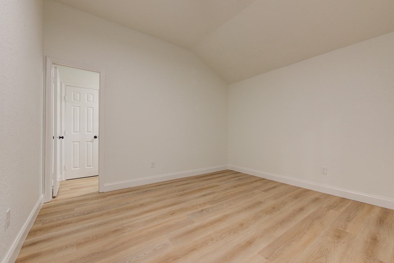 1739 Brickarbor Drive1110 Rustic Knolls Drive1110 Rustic Knolls Drive #1 - Photo 6 of 11