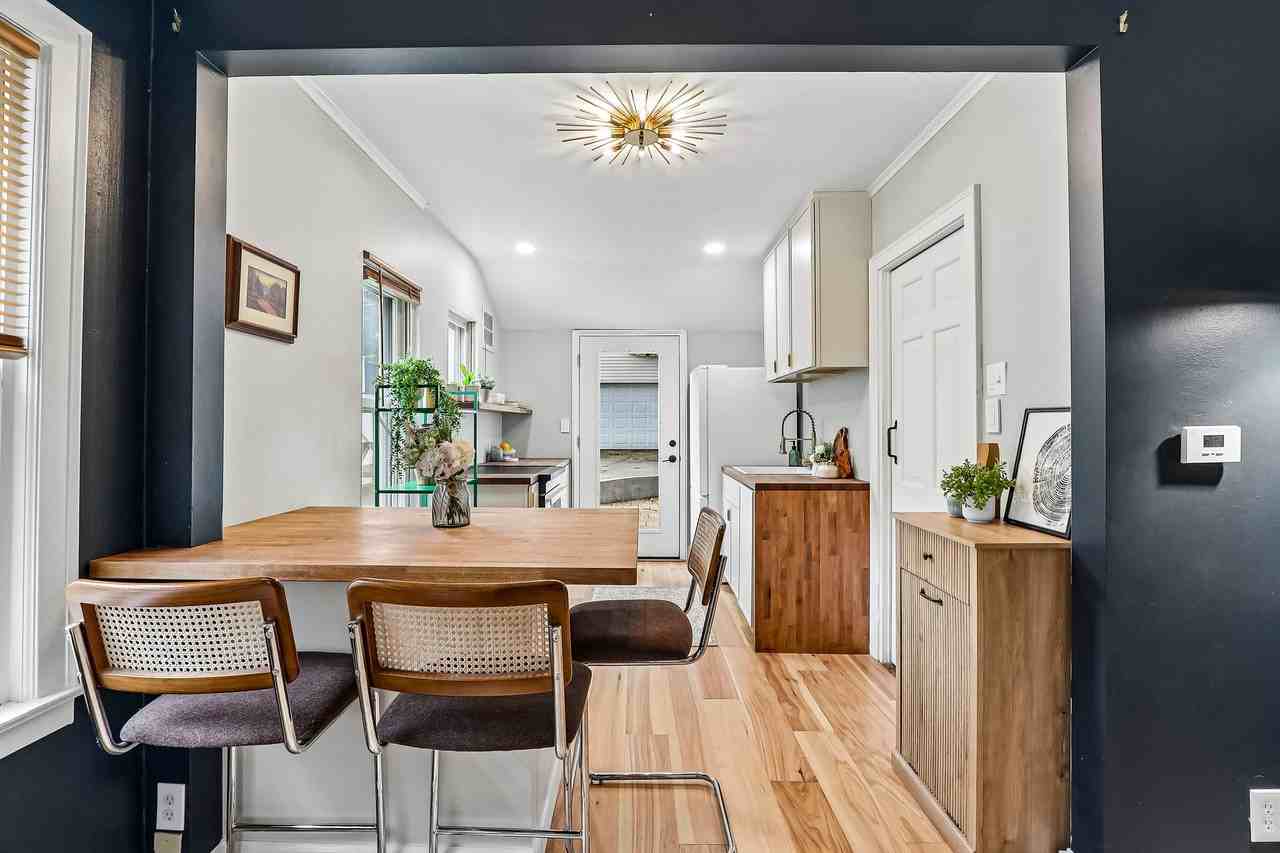4605 N Sheffield Ave #1 - Photo 3 of 11