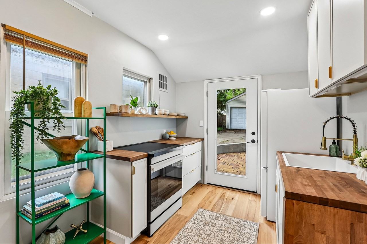 4605 N Sheffield Ave #1 - Photo 4 of 11