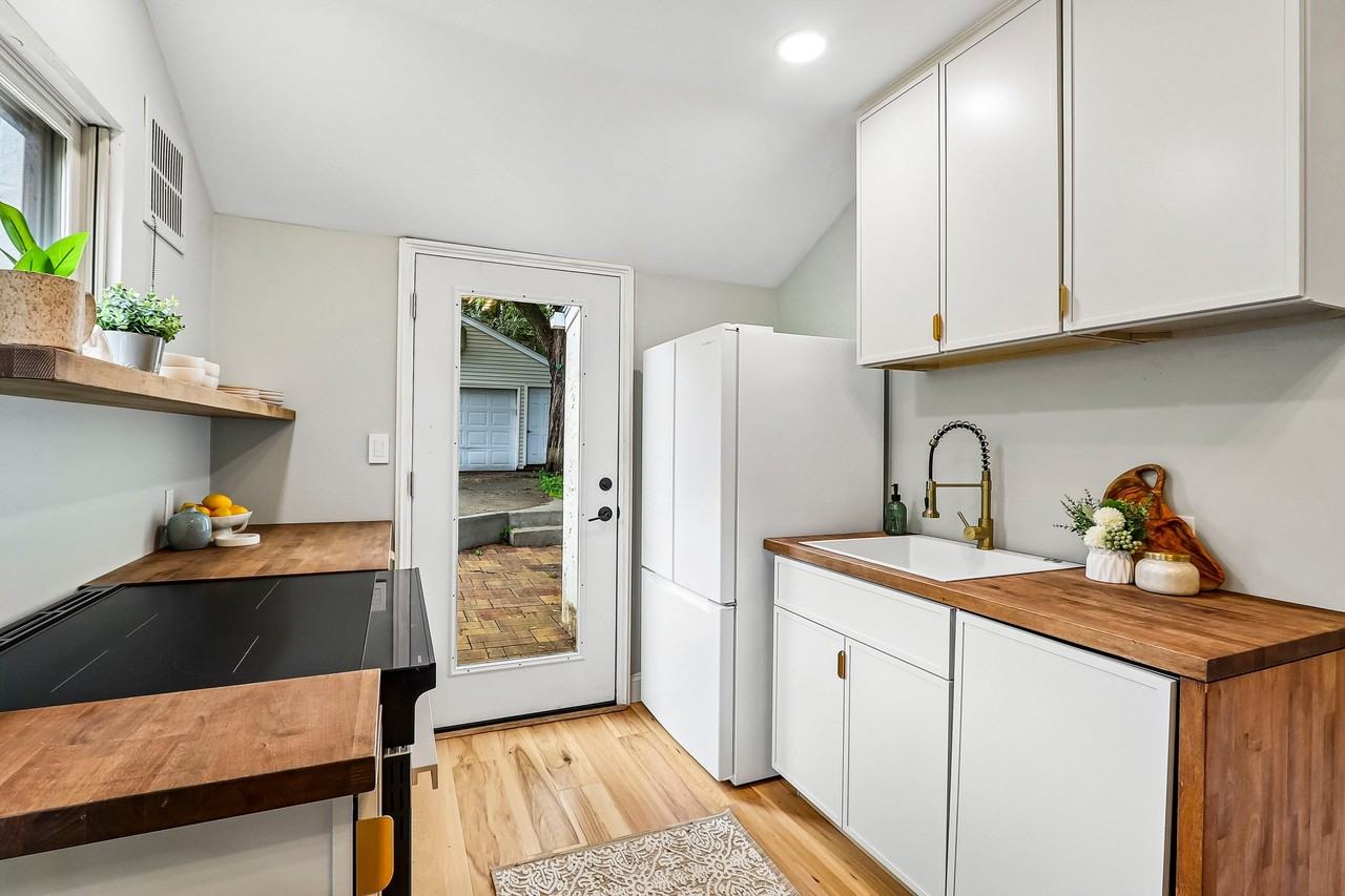 4605 N Sheffield Ave #1 - Photo 5 of 11