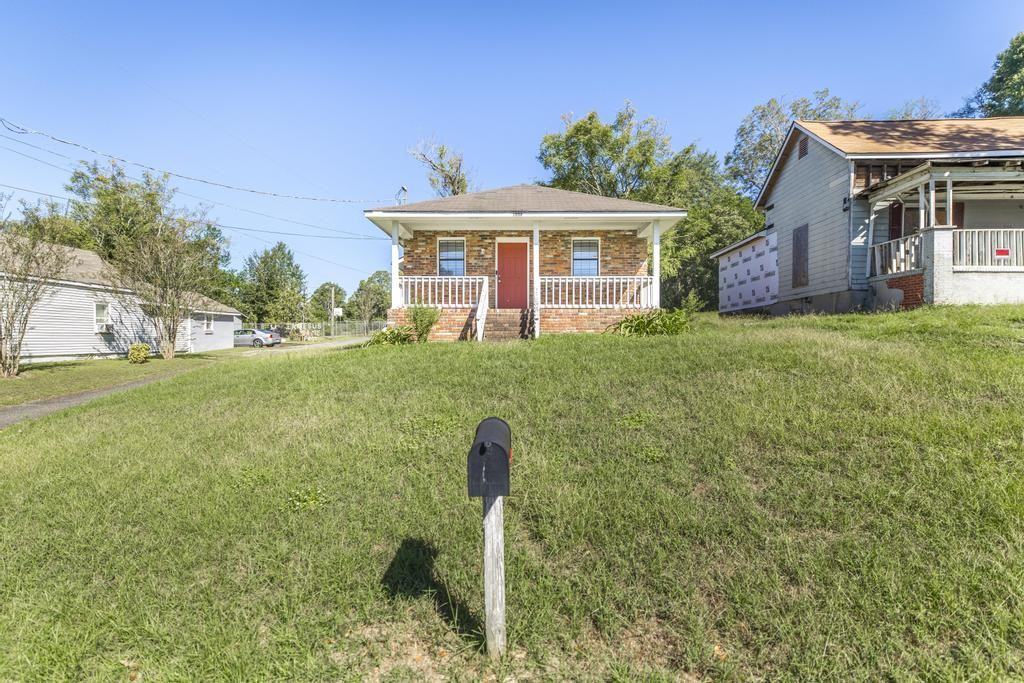 1058 Woolfolk St #1 - Photo 3 of 26