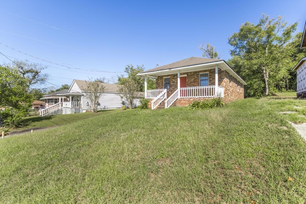 1058 Woolfolk St #1 - Photo 4 of 26