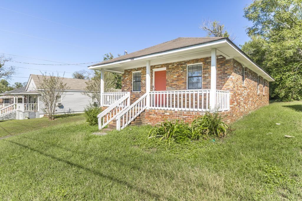 1058 Woolfolk St #1 - Photo 5 of 26