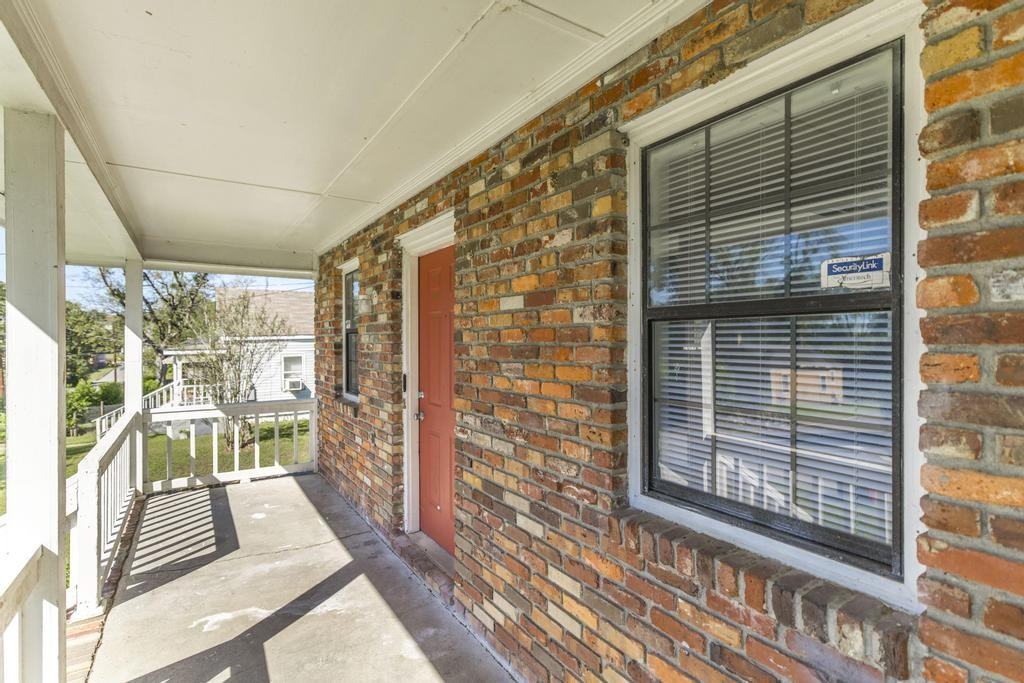 1058 Woolfolk St #1 - Photo 6 of 26