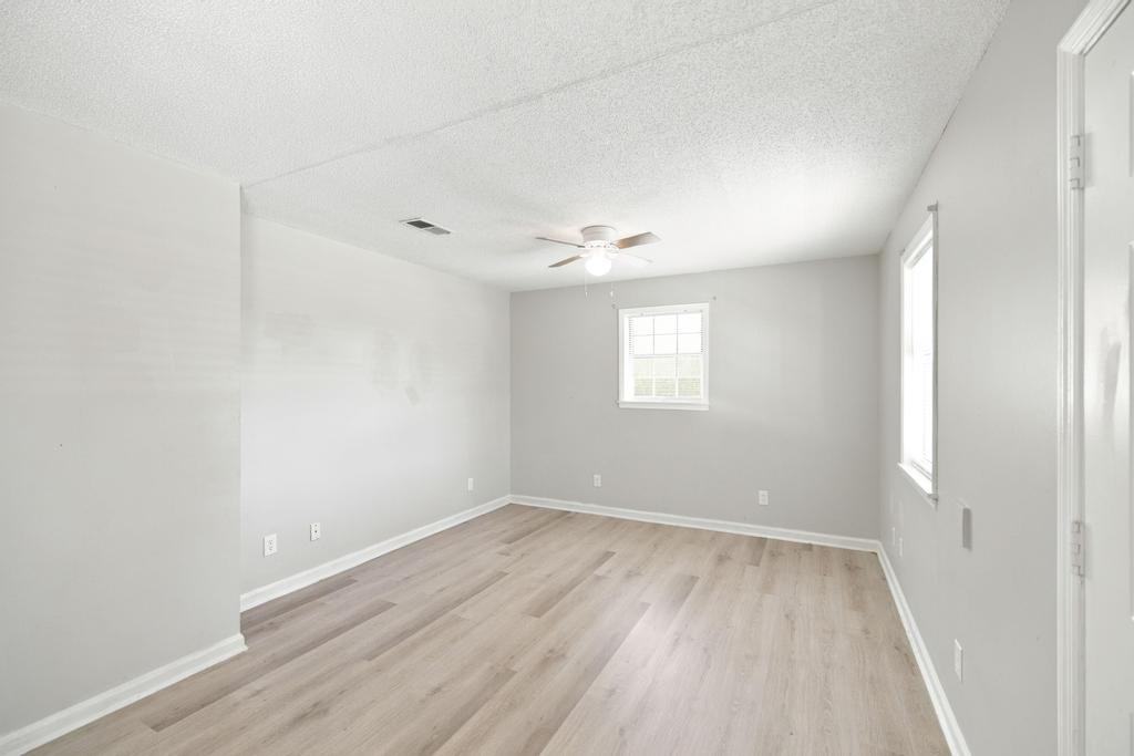 1058 Woolfolk St #1 - Photo 7 of 26
