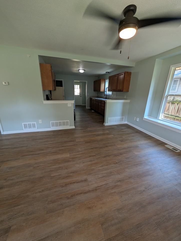 406 Ne Ohio Ave #1 - Photo 2 of 14