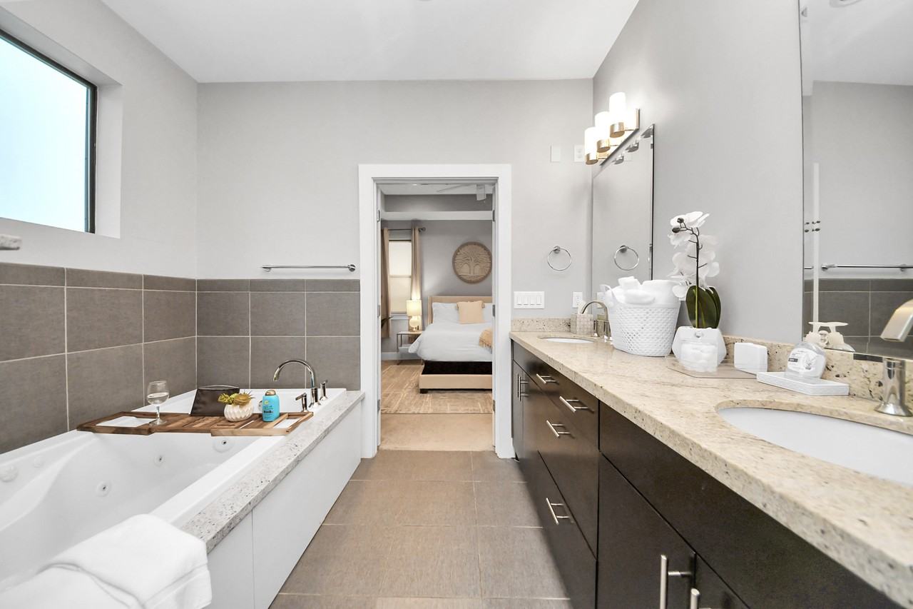 2119 Hadley St #1 - Photo 6 of 11