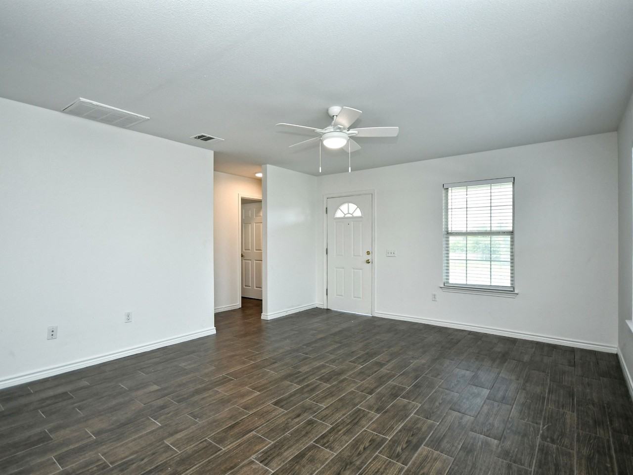 411 Delmar Ave - Photo 3 of 10