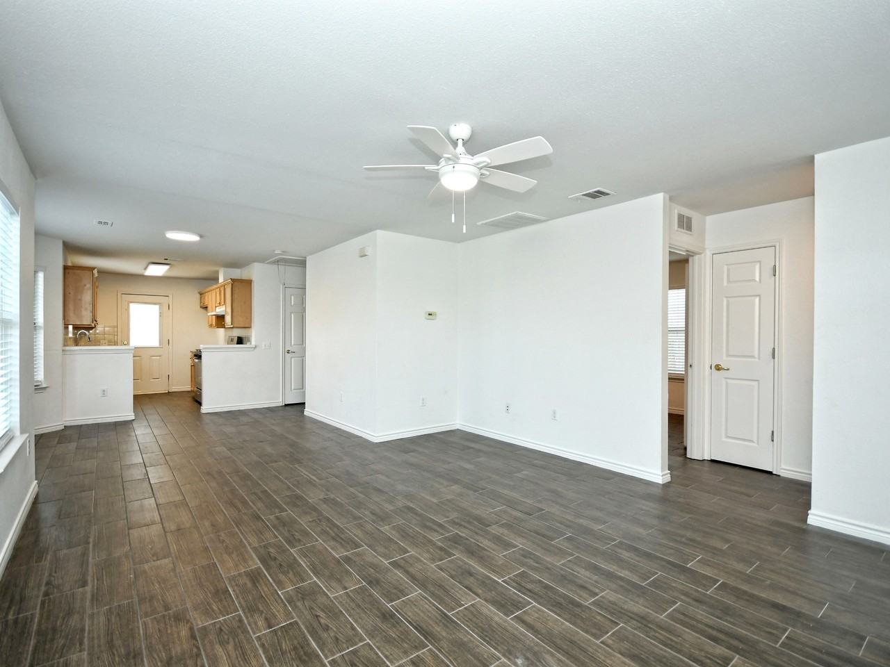 411 Delmar Ave - Photo 4 of 10
