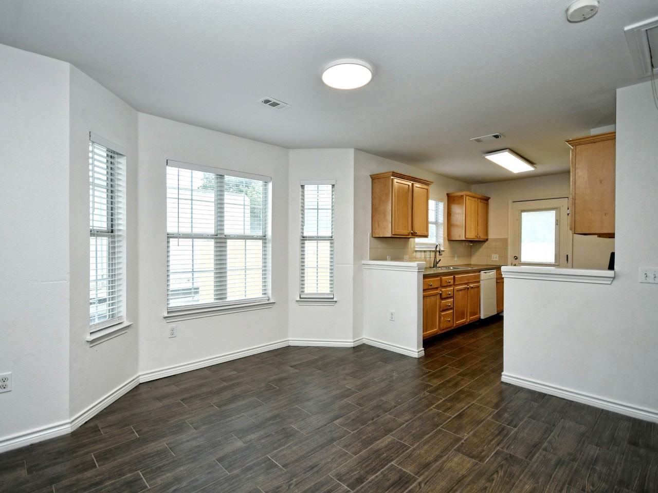 411 Delmar Ave - Photo 5 of 10