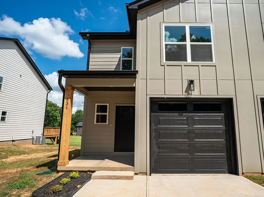 535 S Brady Ave #1 - Photo 3 of 10