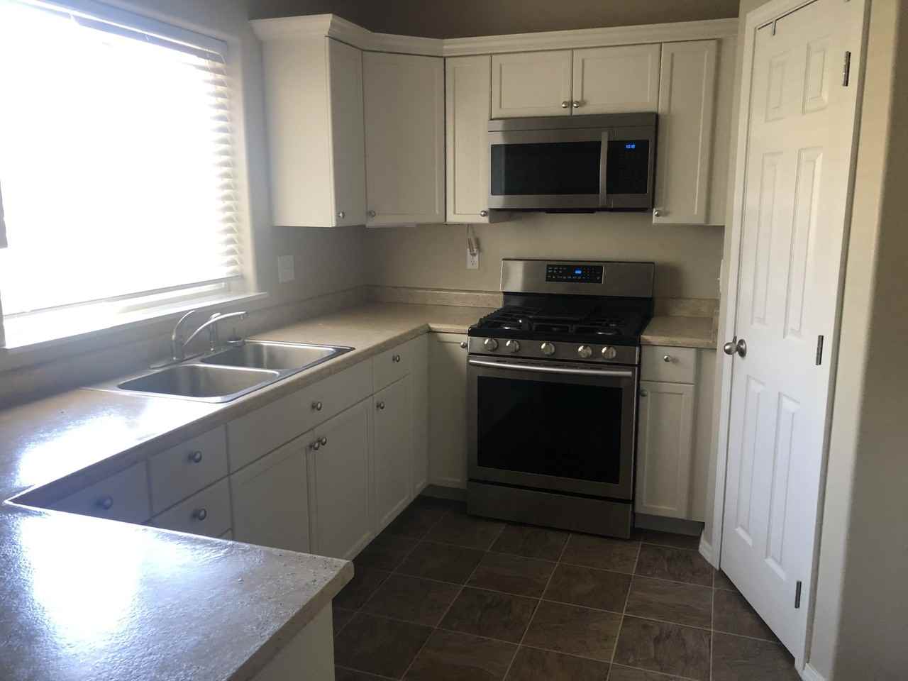 1425 Sw Kursten Ave - Photo 2 of 18
