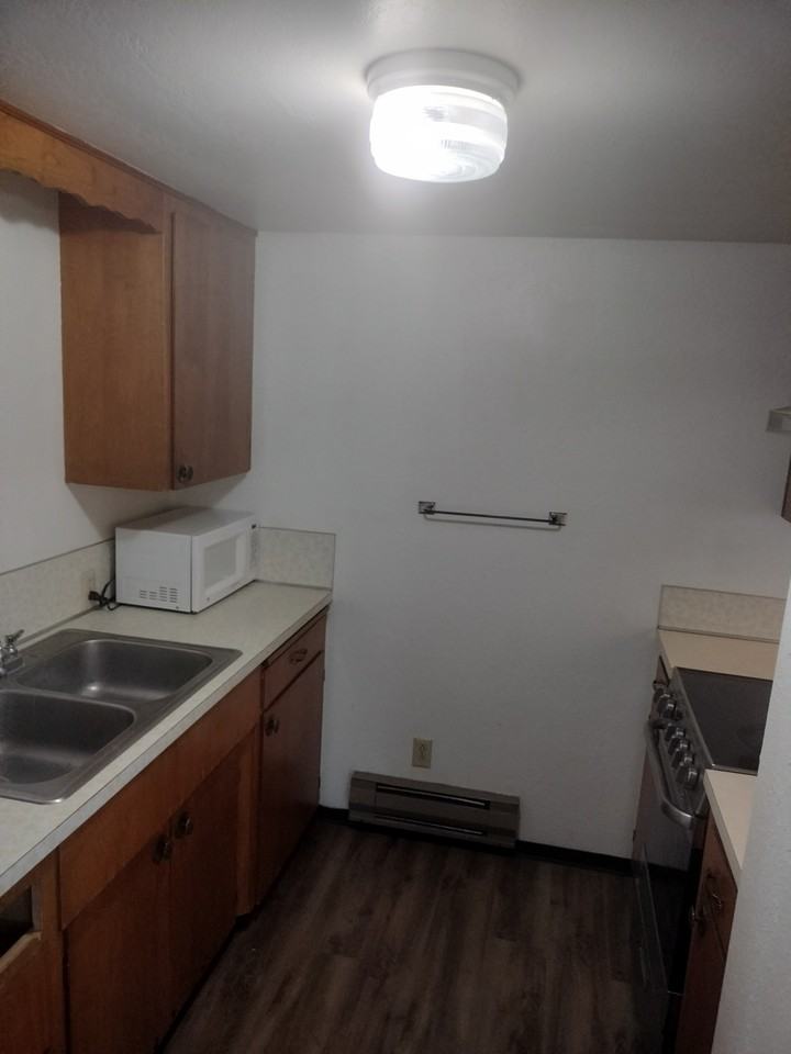 419 Sw Paiute St #C - Photo 3 of 9