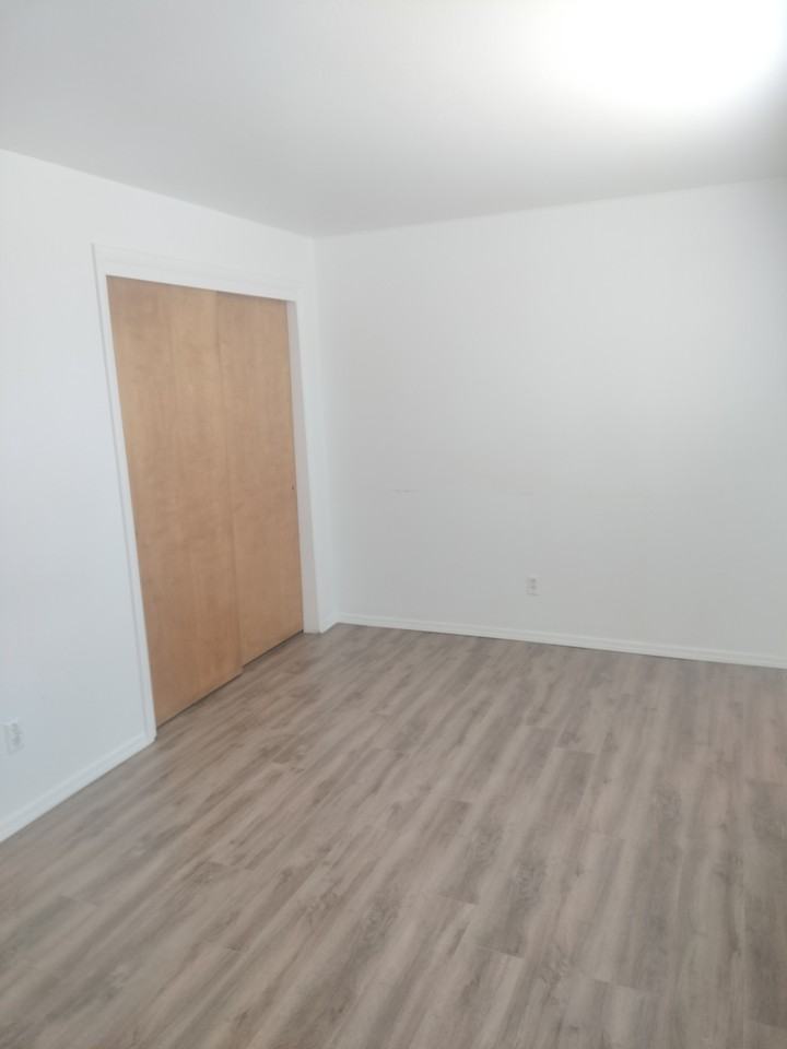 419 Sw Paiute St #C - Photo 5 of 9