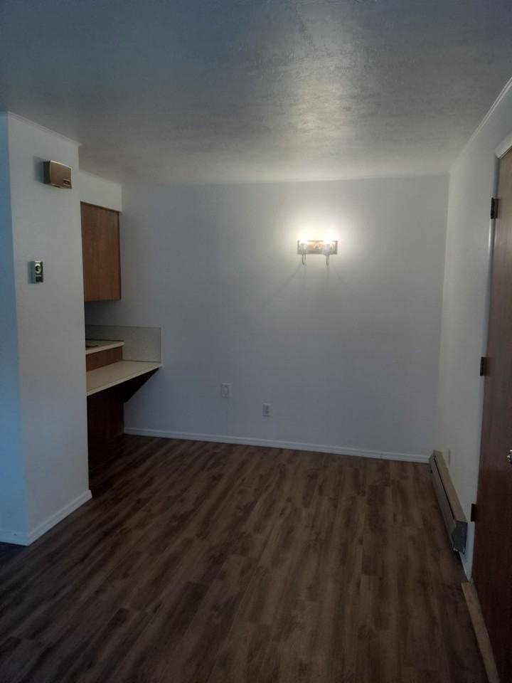 419 Sw Paiute St #C - Photo 6 of 9