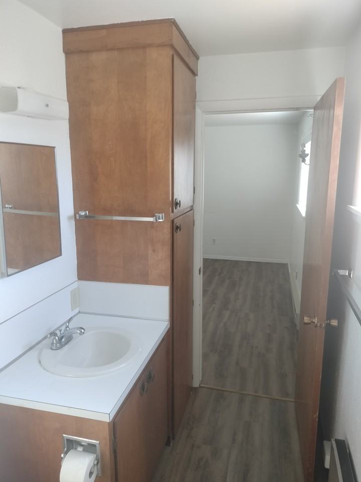419 Sw Paiute St #C - Photo 7 of 9