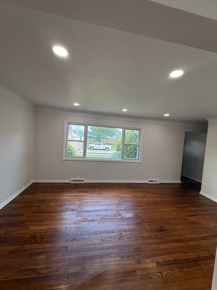 4188 E 187th St #1 - Photo 6 of 18