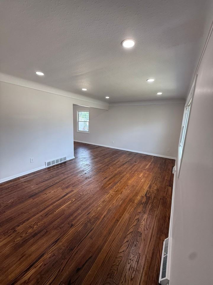 4188 E 187th St #1 - Photo 7 of 18