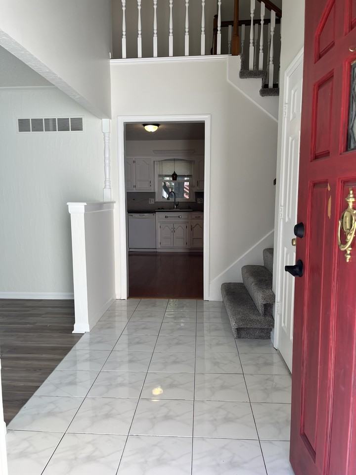 514 Se Adobe Dr #1 - Photo 5 of 43