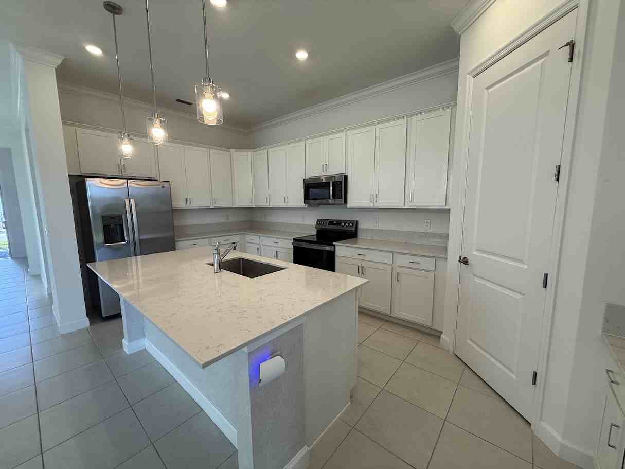 1217 Se Crosswood Way #1 - Photo 3 of 48