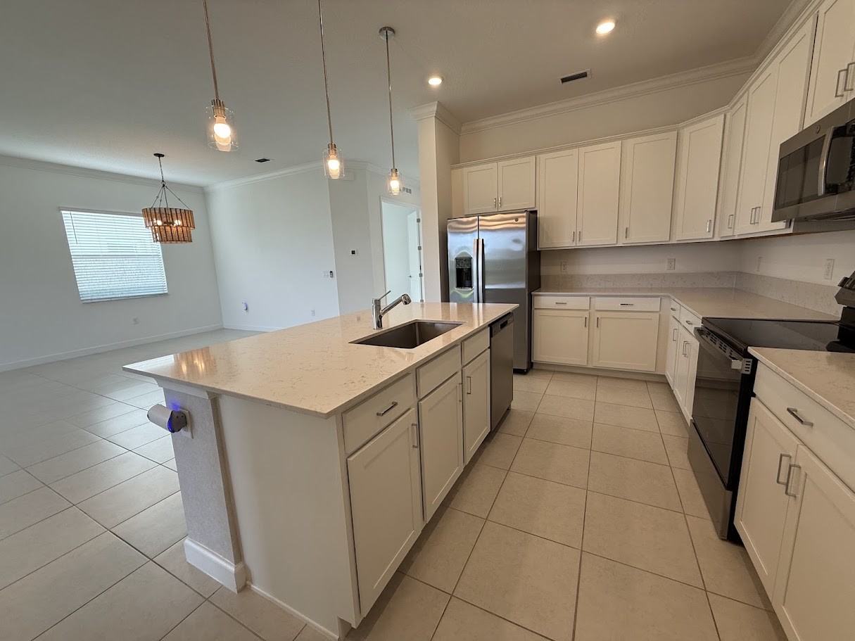 1217 Se Crosswood Way #1 - Photo 4 of 48