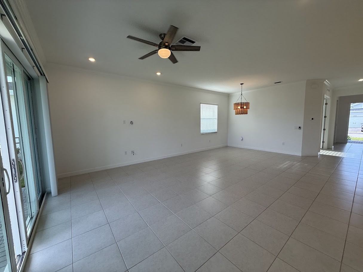 1217 Se Crosswood Way #1 - Photo 5 of 48