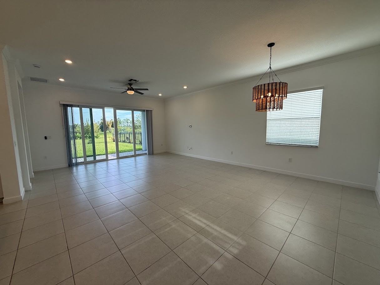 1217 Se Crosswood Way #1 - Photo 6 of 48