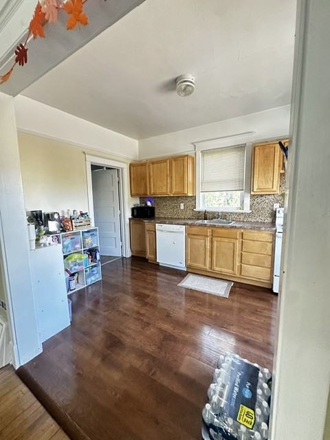 607 E 7th St #1 - Photo 4 of 24