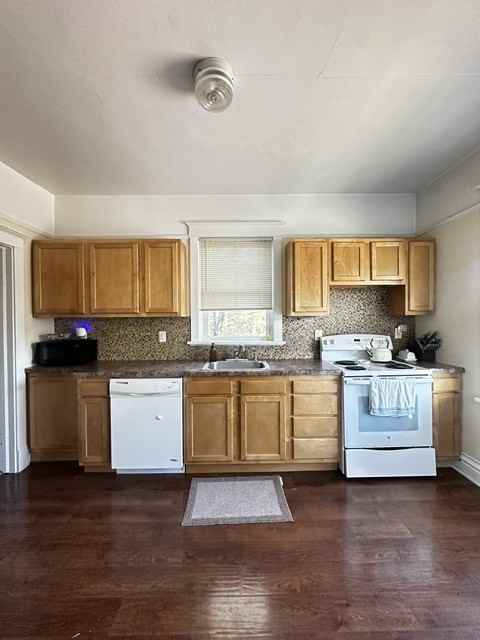 607 E 7th St #1 - Photo 5 of 24