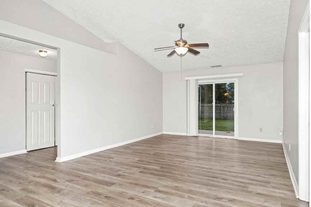 1327 Grand Canyon Cir - Photo 4 of 16