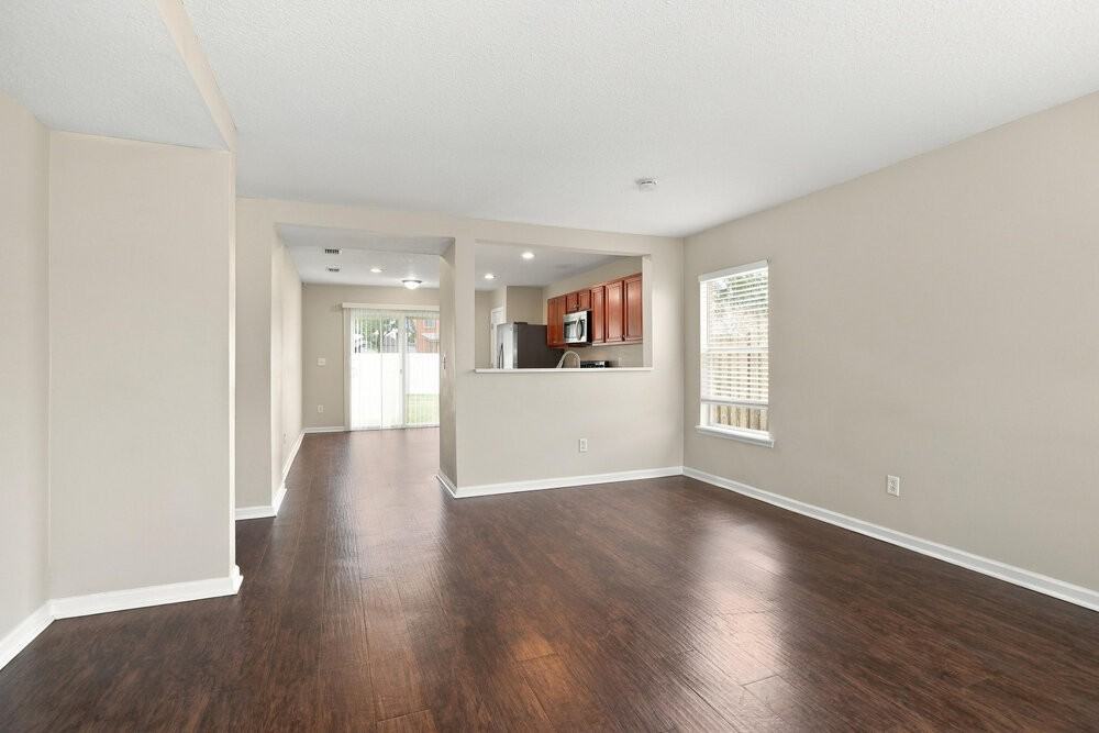 7422 Hawks Cliff Dr - Photo 4 of 16