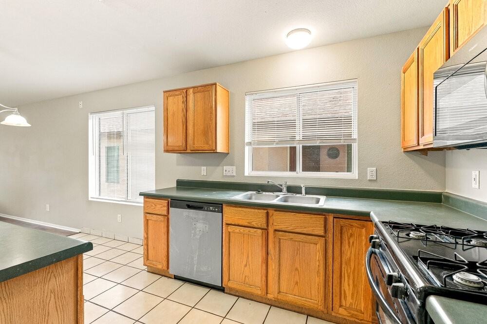 9078 E Muleshoe St - Photo 7 of 17