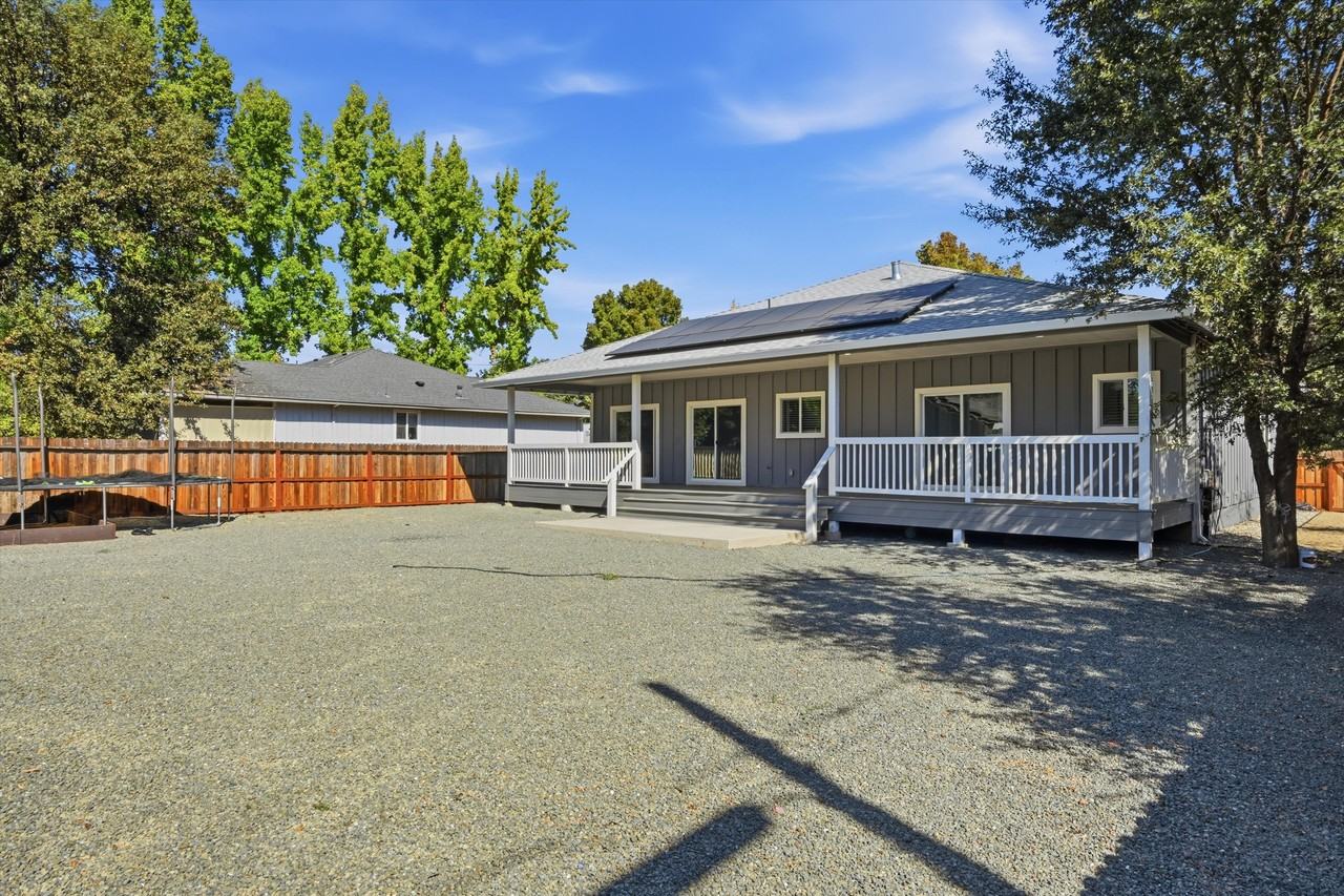 18287 Deer Hollow Rd #1 - Photo 4 of 35