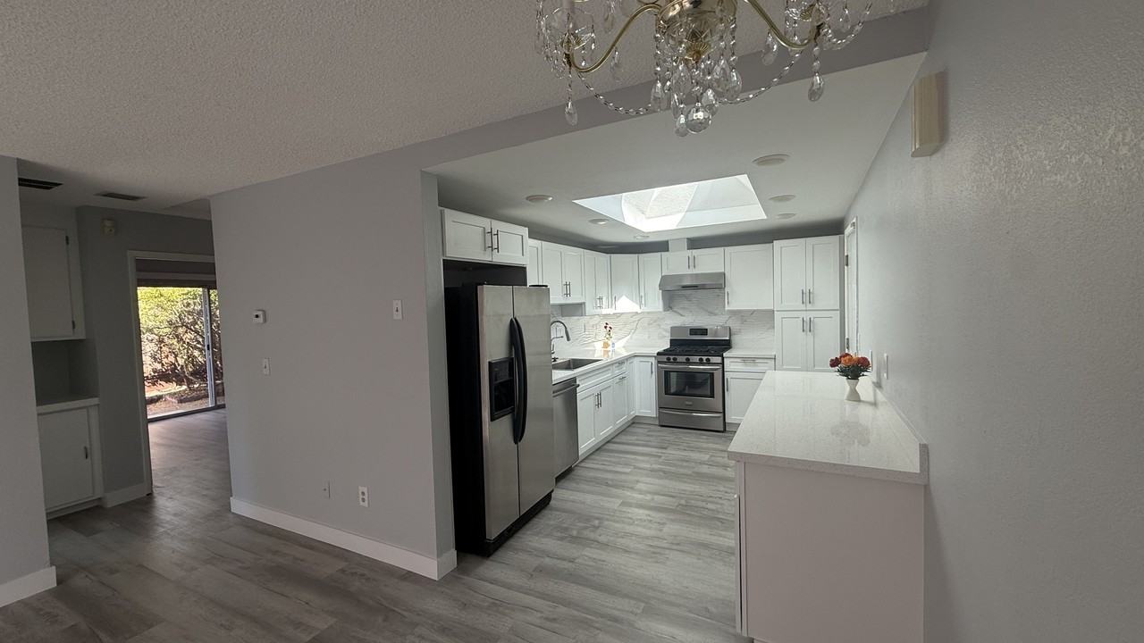 2113 Meadow View Pl #1 - Photo 6 of 17