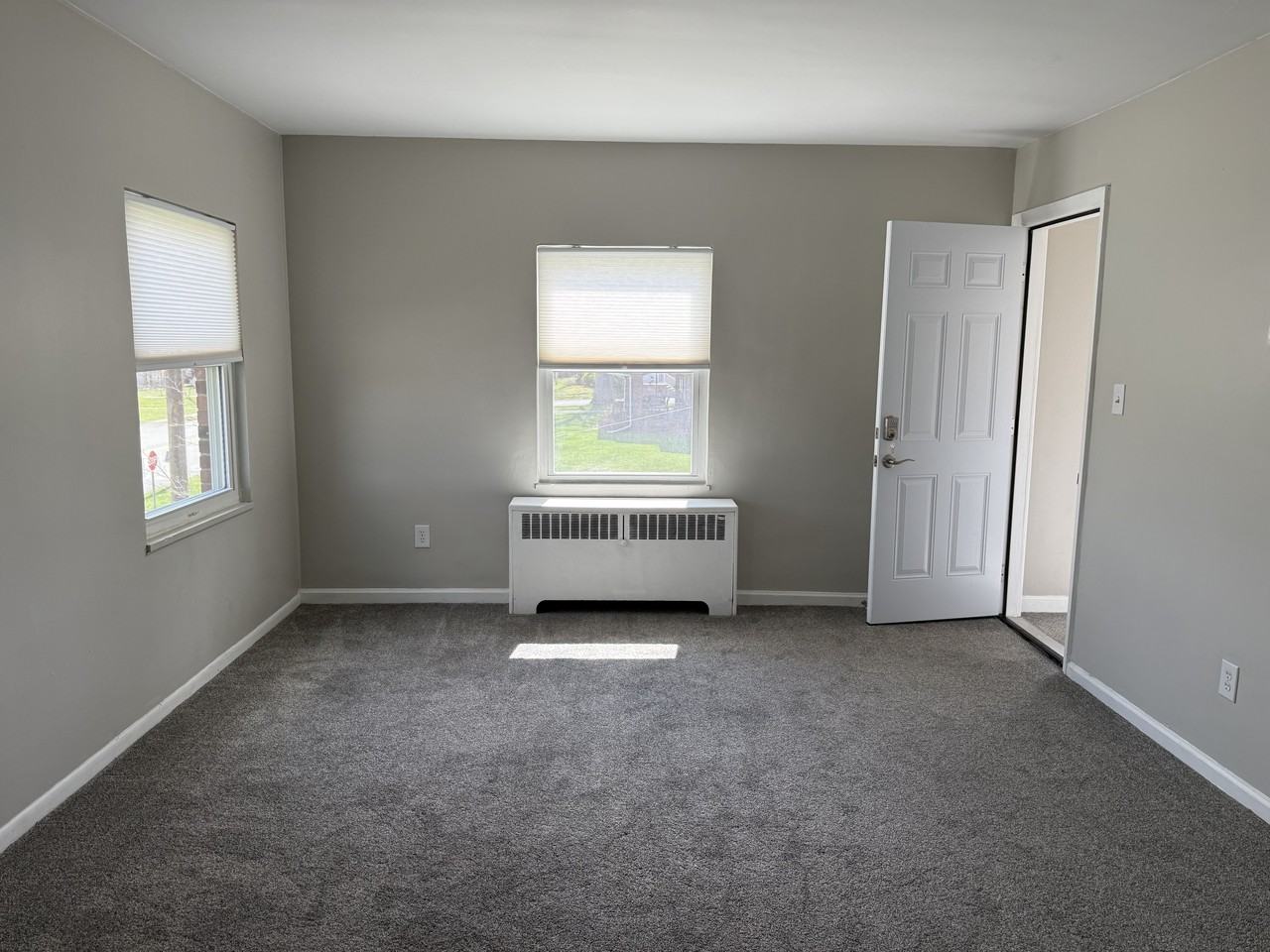 325 E Englewood Ave - Photo 3 of 7