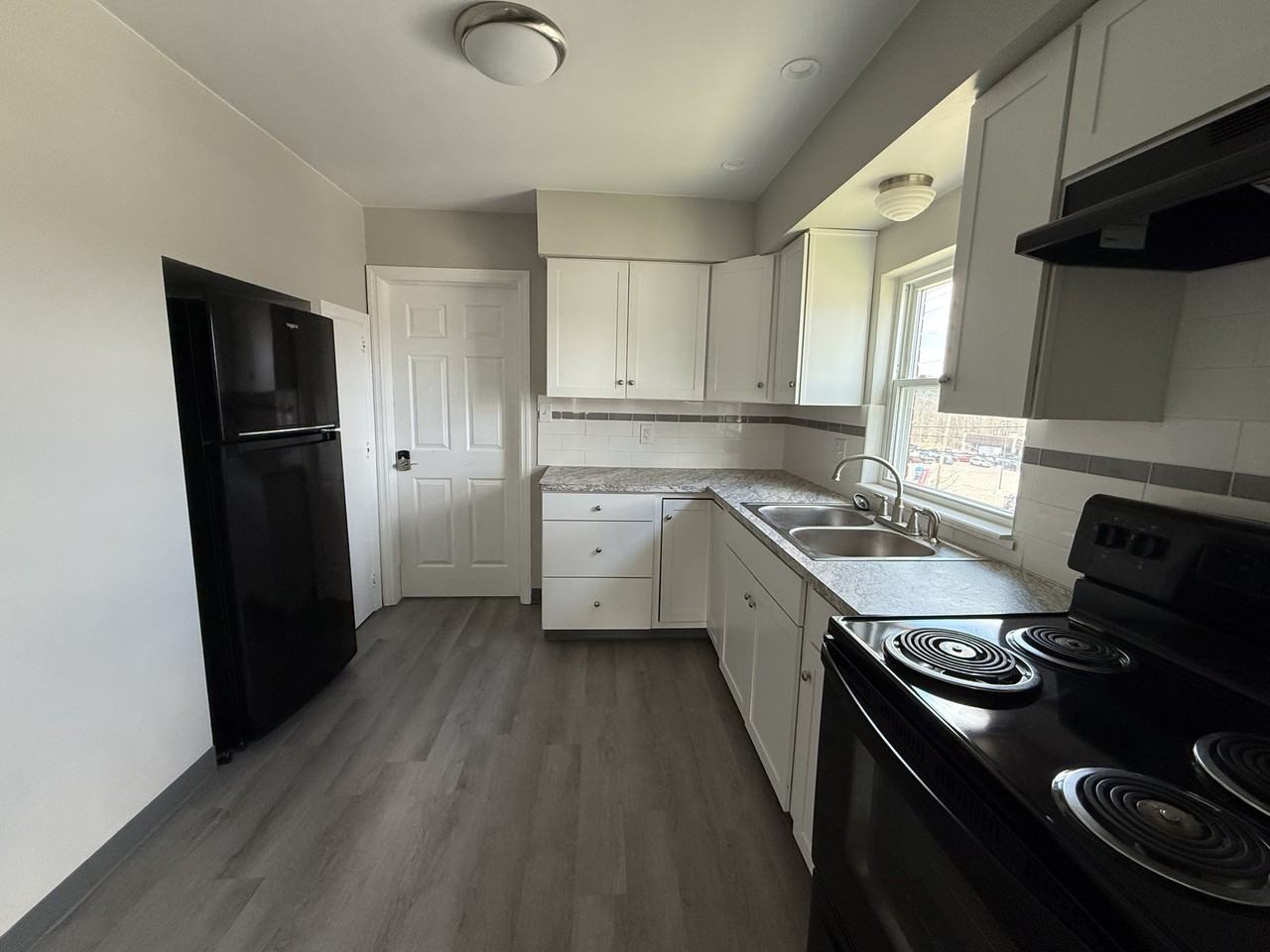 325 E Englewood Ave - Photo 4 of 7