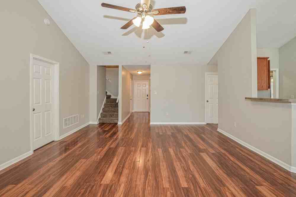 1813 Cherry Creek Dr - Photo 4 of 17
