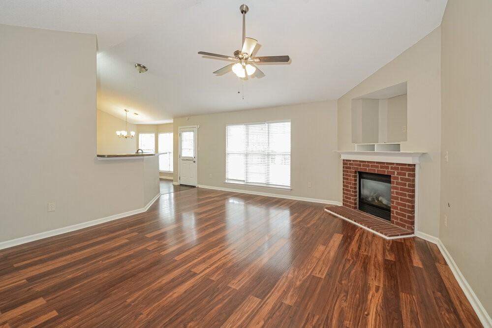 1813 Cherry Creek Dr - Photo 5 of 17