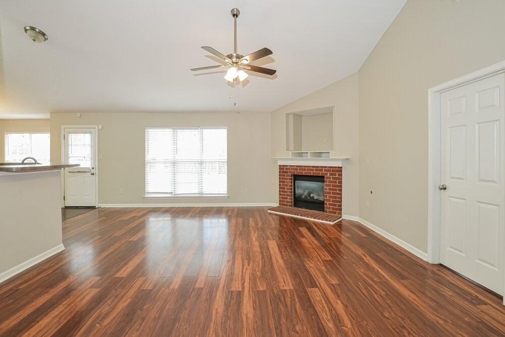 1813 Cherry Creek Dr - Photo 6 of 17