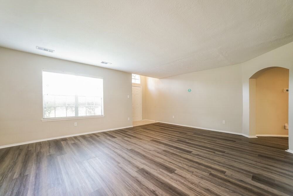 9431 Crystal Cove Cir - Photo 4 of 17